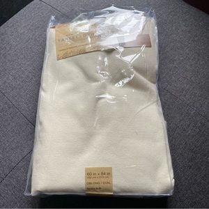 Oblong tablecloth crème colored perfect for the Holidays new in package